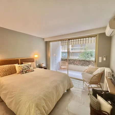 Riva In The Center * Cannes