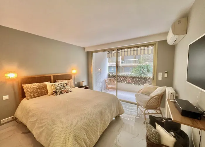 Riva In The Center * Cannes